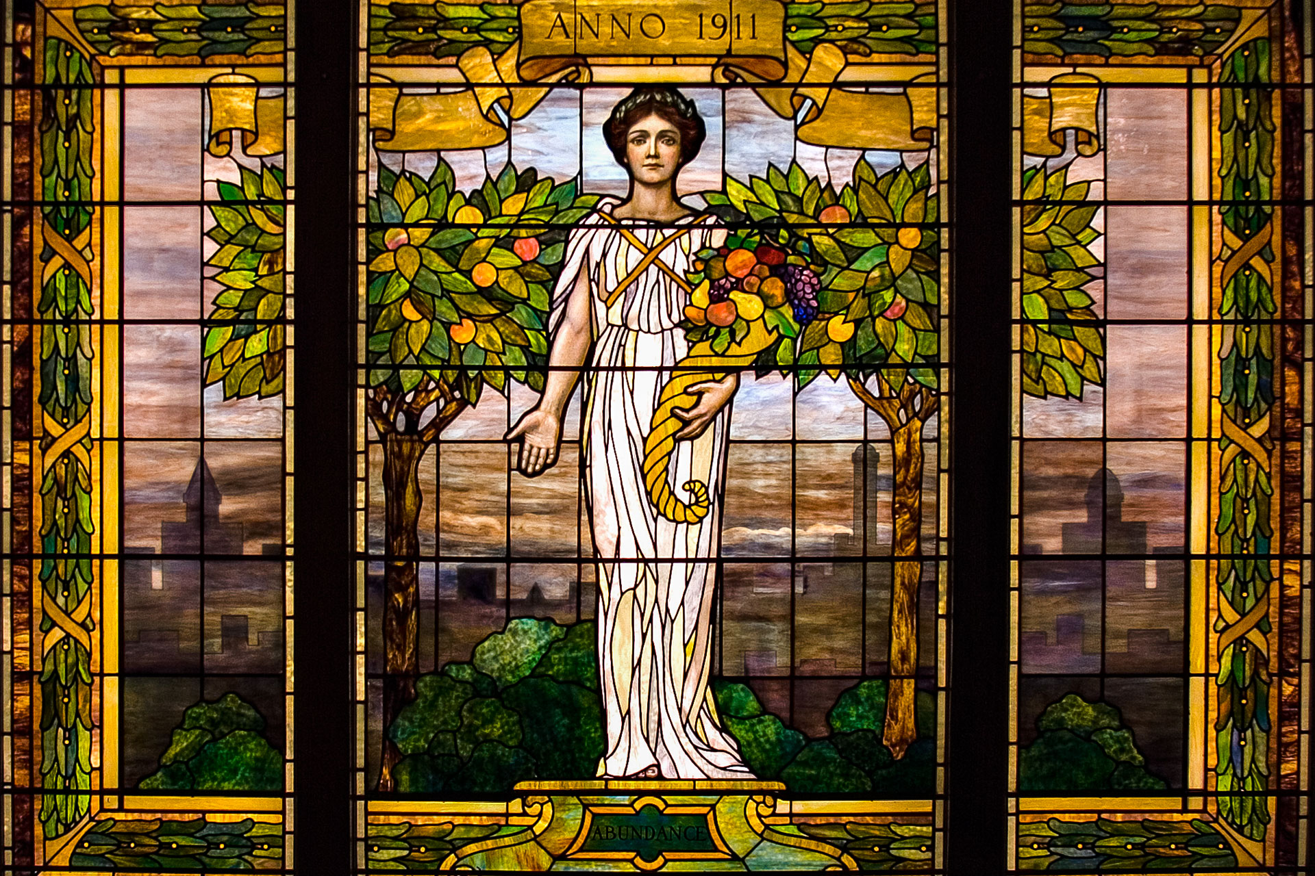 stained-glass-history-01_16m.jpg